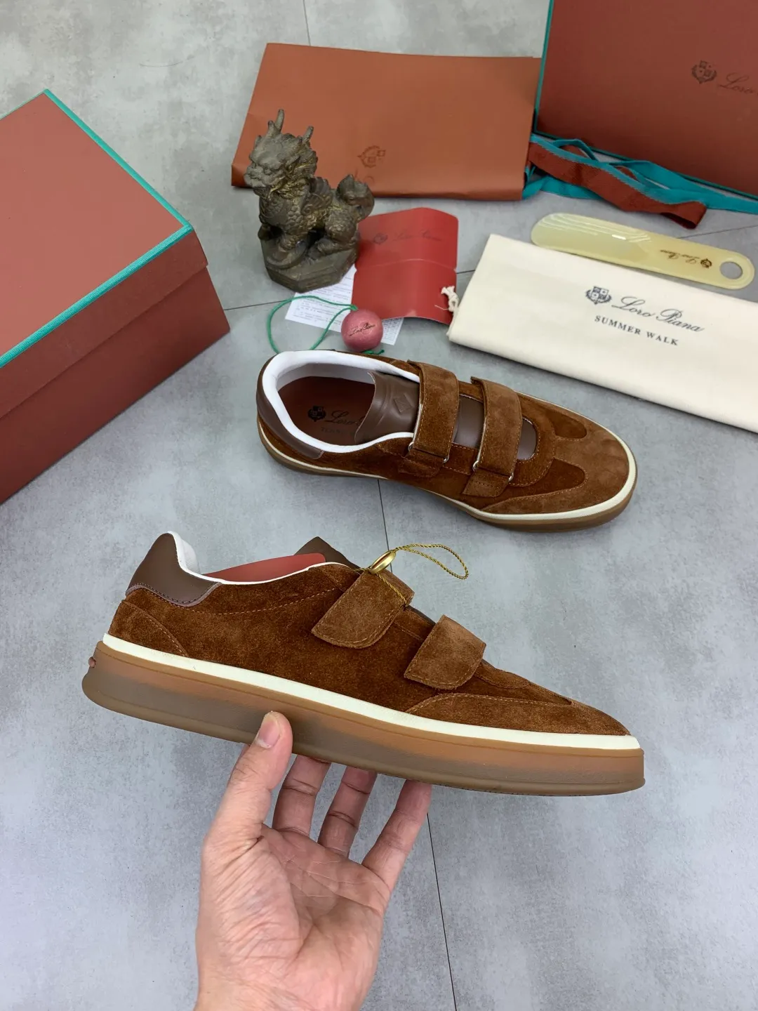 Men's men's shoes 💰P580 New model 💰 The latest casual shoes Loro Piana 💯 Top grade 💯 Buy the original copy 💯 Founded the existing Loro Piana company on April 24, 1924. It is the sixth generation of family operation, providing the best quality products to customers who are discerning about taste and quality. Imported original fly woven fabric with cowhide fabric, plain calfskin lining, hand-stitched thread with cowhide feet, original packaging, high-end outsole, size: 38-45 (custom-made for 46), 5️⃣ colors available